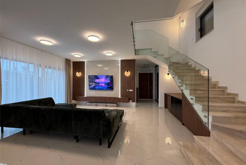 3 living room (2).jpg