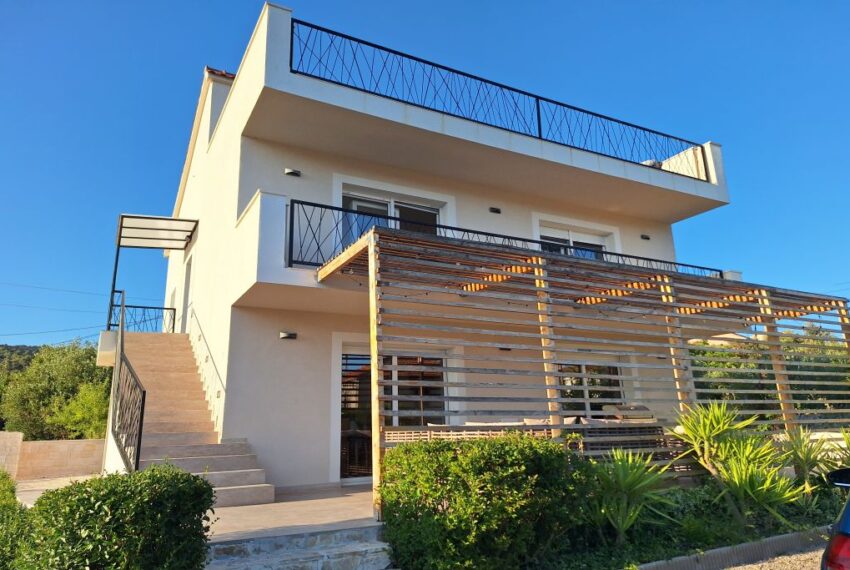 beautiful sea view house vinisce (2).jpg
