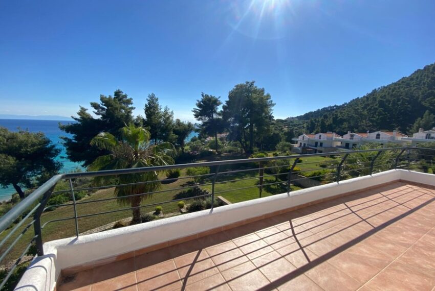 MASTER-BEDROOM-BALCONY1