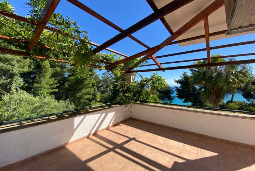 MID-LEVEL-VERANDA1